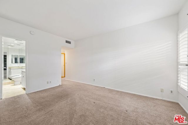 1131 ALTA LOMA Road 106, West Hollywood, CA 90069