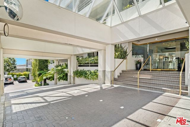 1131 ALTA LOMA Road 106, West Hollywood, CA 90069