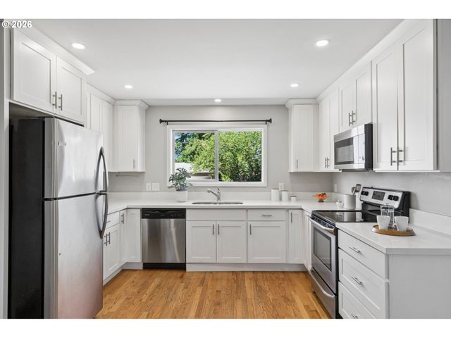 14150 Ne EUGENE Ct, Portland, OR 97230