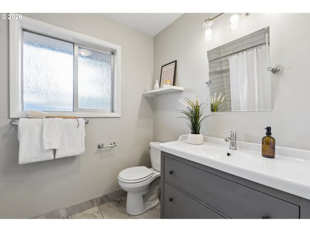 14150 Ne EUGENE Ct, Portland, OR 97230