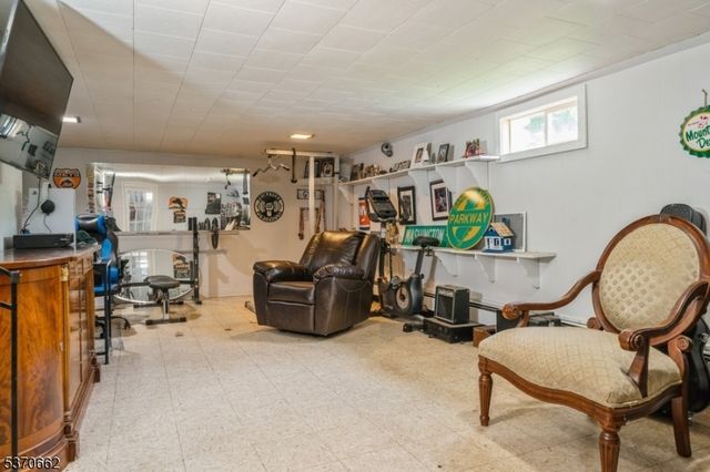 36 W End Ave, Newton Town, NJ 07860