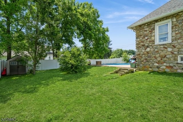 36 W End Ave, Newton Town, NJ 07860