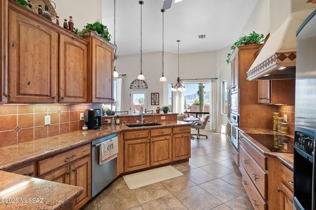 859 S Paseo De La Lira, Green Valley, AZ 85614