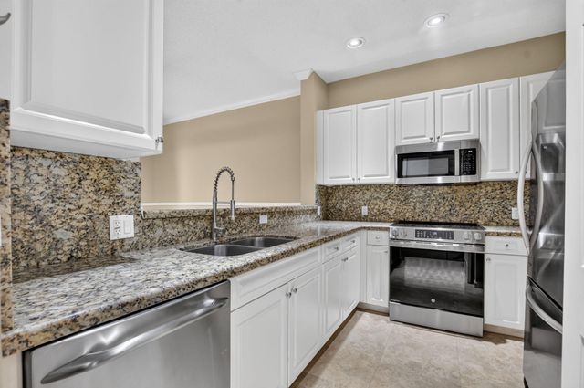 2557 Riverside Drive, Coral Springs, FL 33065