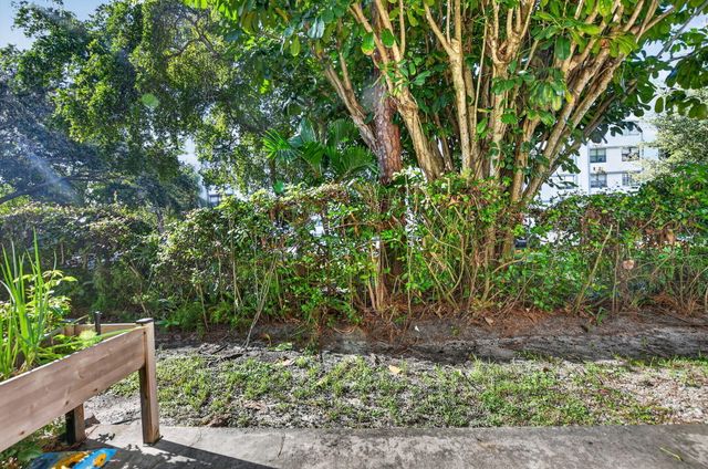 2557 Riverside Drive, Coral Springs, FL 33065