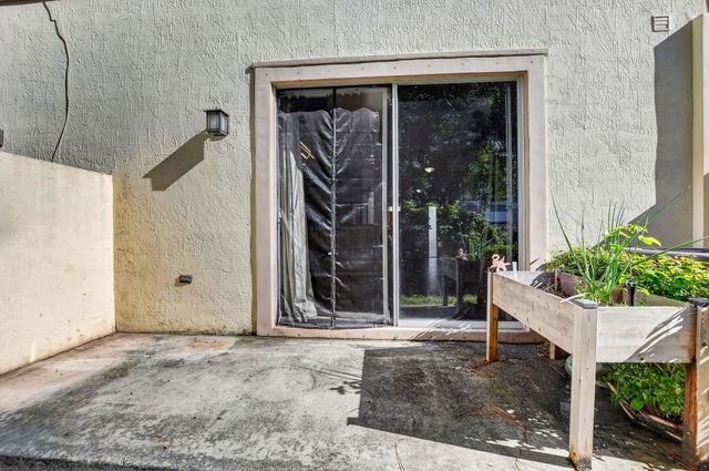 2557 Riverside Drive, Coral Springs, FL 33065