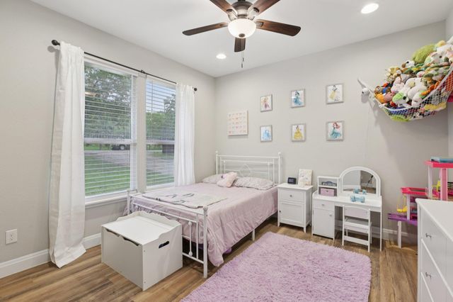 112 Twin Lakes LN, Bastrop, TX 78602