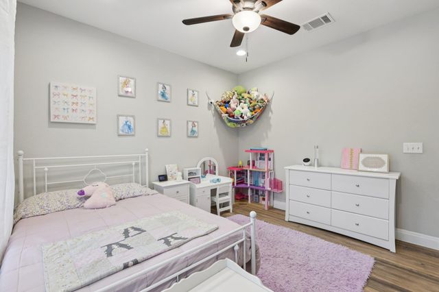 112 Twin Lakes LN, Bastrop, TX 78602