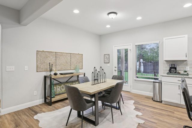 112 Twin Lakes LN, Bastrop, TX 78602