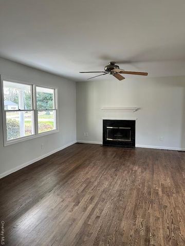 96 W Tiana Road, Hampton Bays, NY 11946