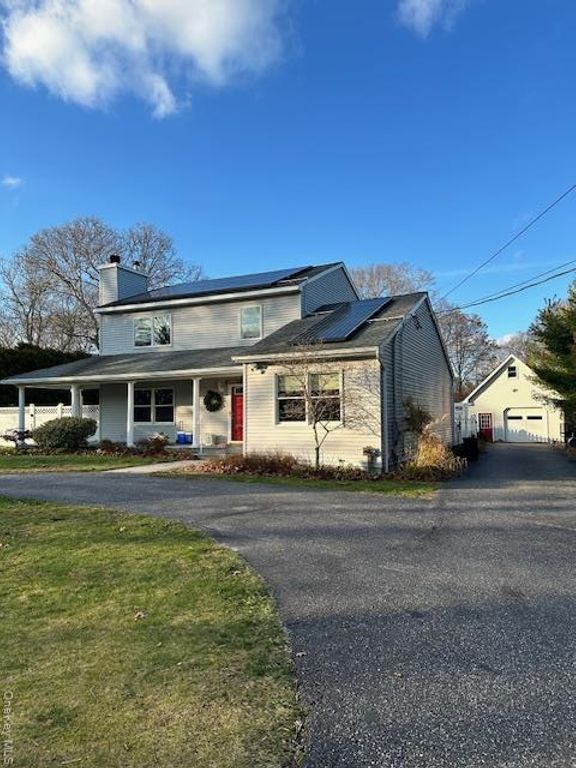 96 W Tiana Road, Hampton Bays, NY 11946