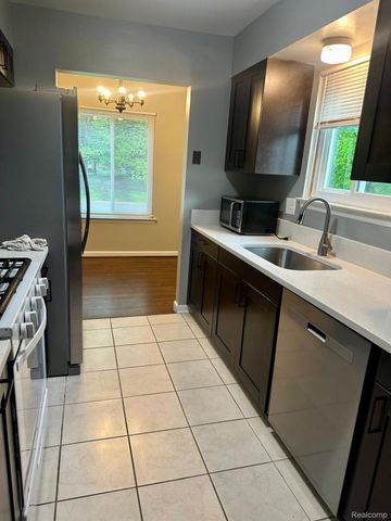 3432 CONE Avenue, Rochester Hills, MI 48309