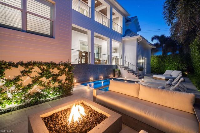 950 8th ST S, Naples, FL 34102