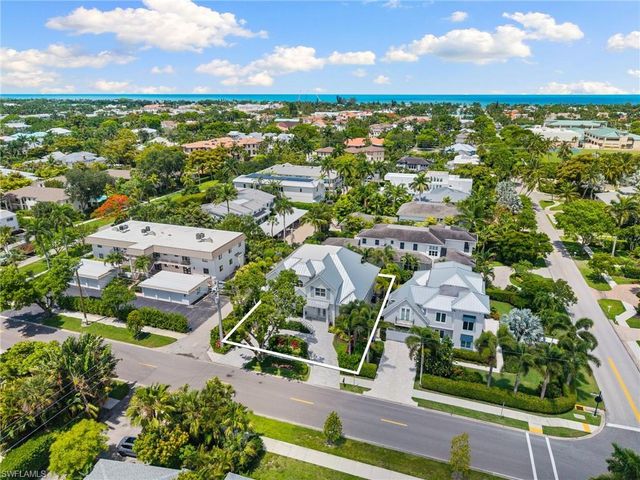 950 8th ST S, Naples, FL 34102
