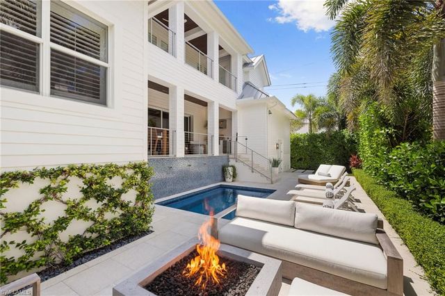 950 8th ST S, Naples, FL 34102