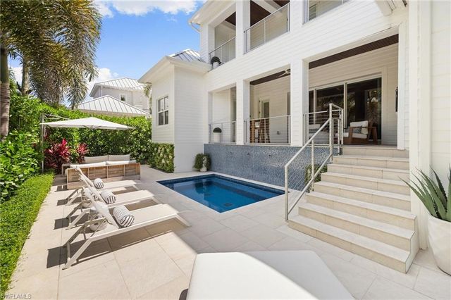 950 8th ST S, Naples, FL 34102