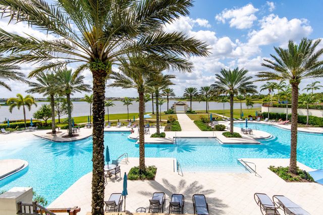 714 Hookline Circle, Loxahatchee, FL 33470