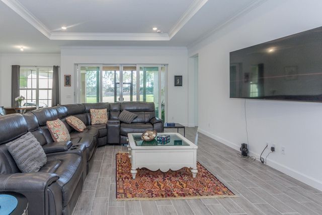 714 Hookline Circle, Loxahatchee, FL 33470