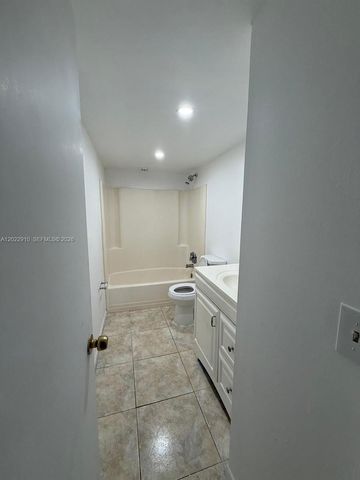 2800 NW 56th Ave B403, Lauderhill, FL 33313