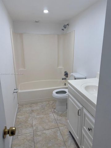 2800 NW 56th Ave B403, Lauderhill, FL 33313