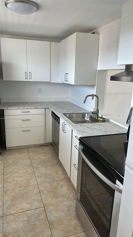 2800 NW 56th Ave B403, Lauderhill, FL 33313