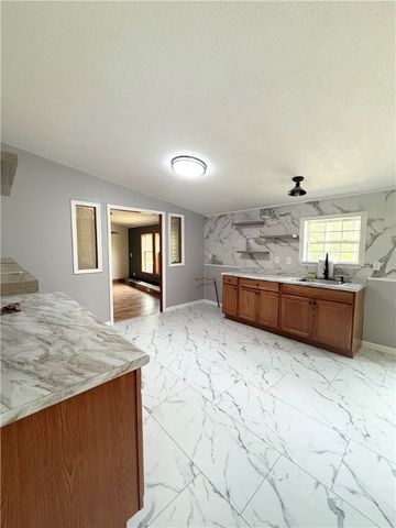 3467 Douthett Dr, Shenango, PA 16134