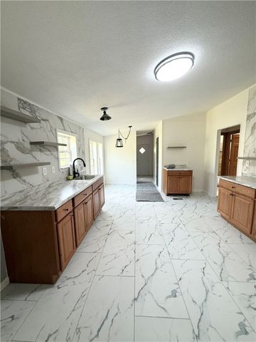 3467 Douthett Dr, Shenango, PA 16134