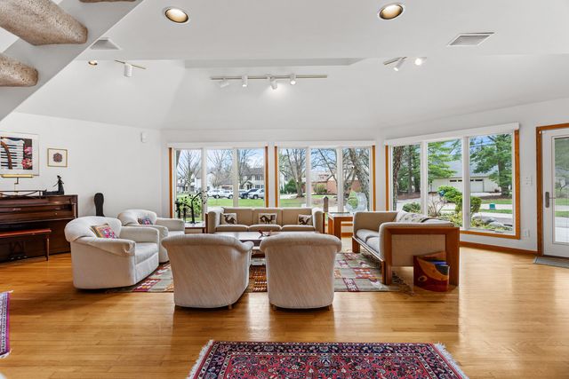 2402 N Nottingham Court, Champaign, IL 61821