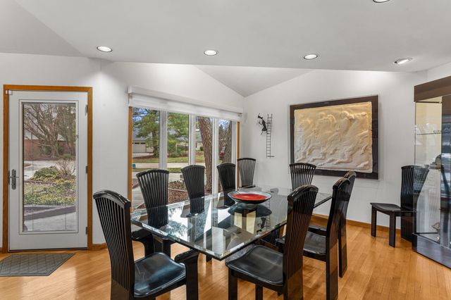 2402 N Nottingham Court, Champaign, IL 61821