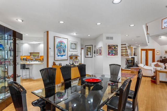 2402 N Nottingham Court, Champaign, IL 61821