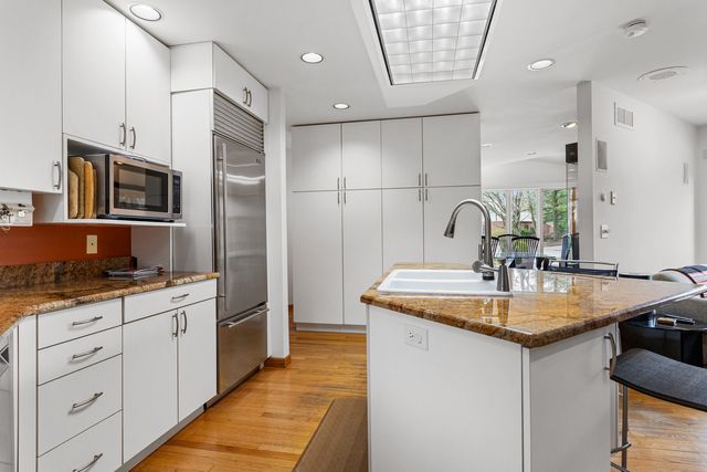 2402 N Nottingham Court, Champaign, IL 61821