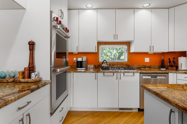 2402 N Nottingham Court, Champaign, IL 61821