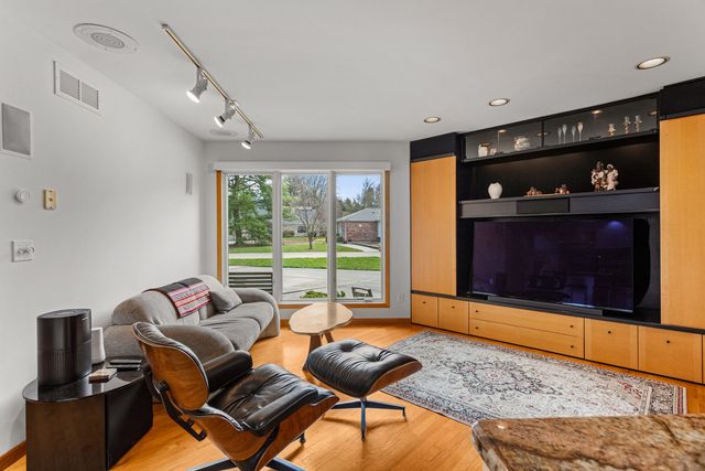 2402 N Nottingham Court, Champaign, IL 61821