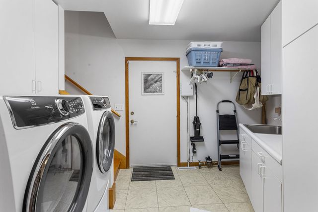 2402 N Nottingham Court, Champaign, IL 61821