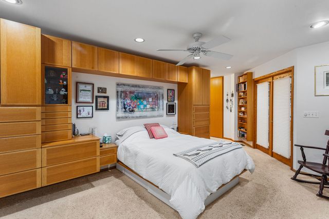 2402 N Nottingham Court, Champaign, IL 61821