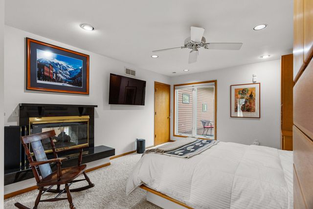 2402 N Nottingham Court, Champaign, IL 61821