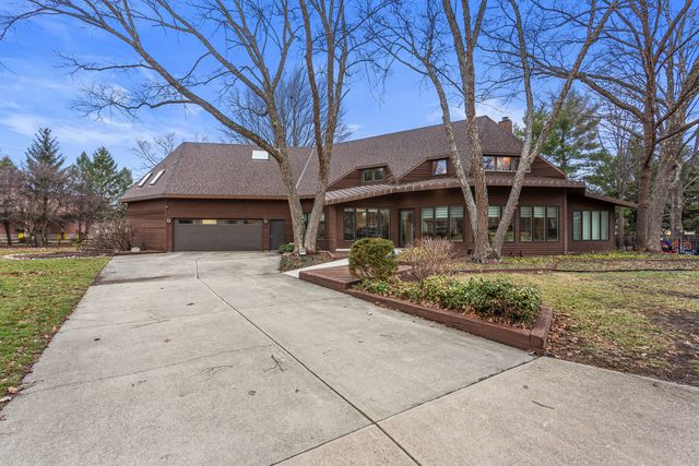 2402 N Nottingham Court, Champaign, IL 61821