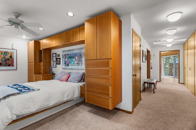 2402 N Nottingham Court, Champaign, IL 61821