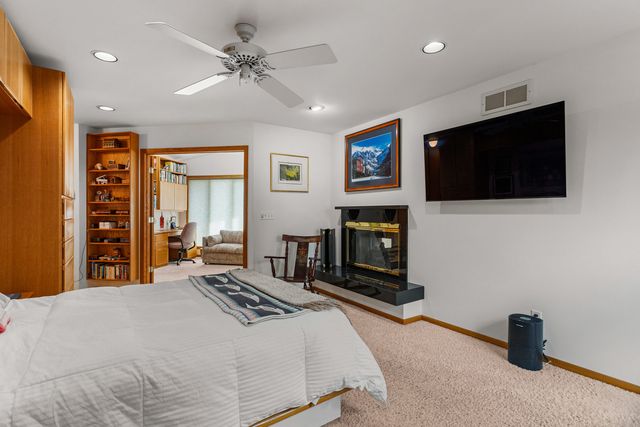 2402 N Nottingham Court, Champaign, IL 61821