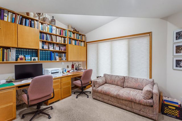 2402 N Nottingham Court, Champaign, IL 61821