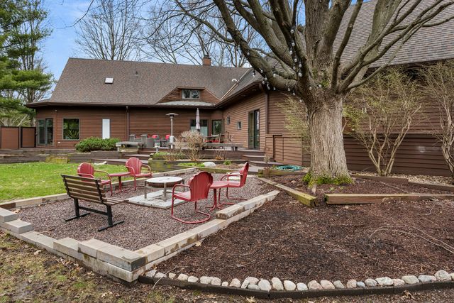 2402 N Nottingham Court, Champaign, IL 61821