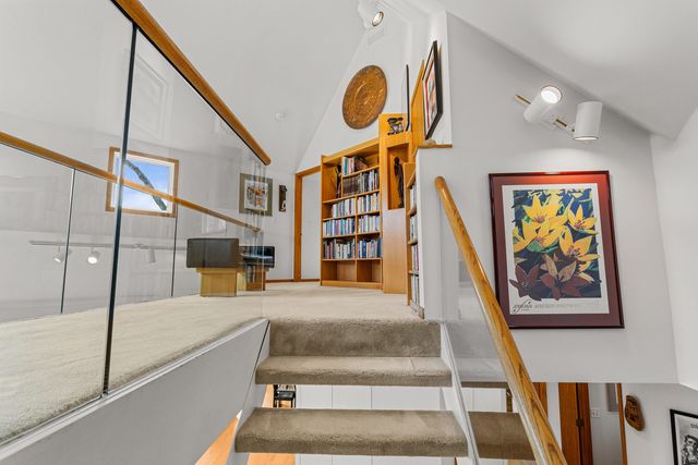 2402 N Nottingham Court, Champaign, IL 61821