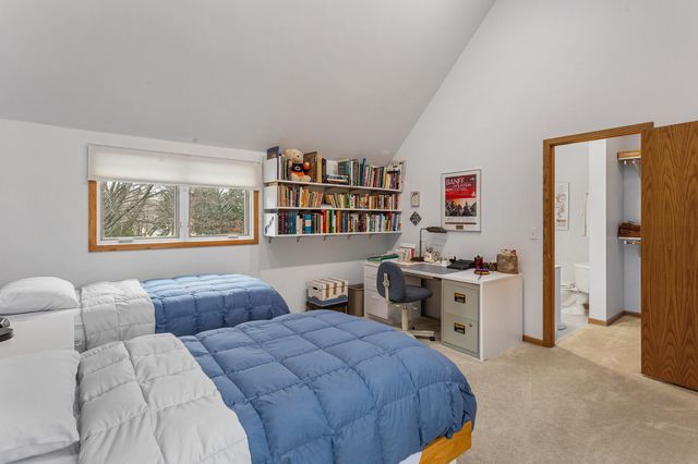 2402 N Nottingham Court, Champaign, IL 61821