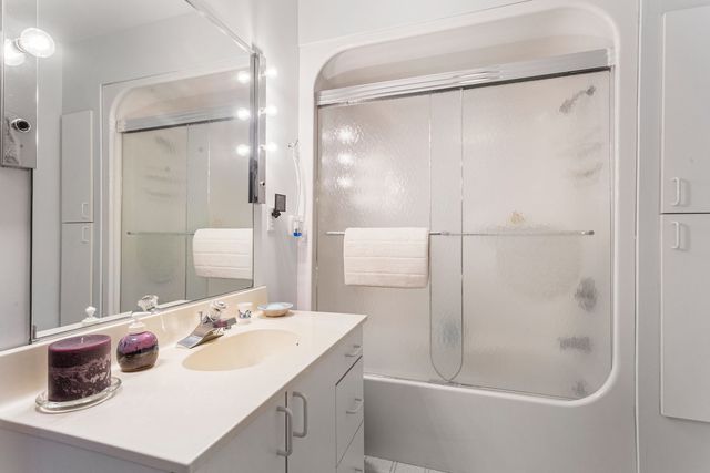 2402 N Nottingham Court, Champaign, IL 61821