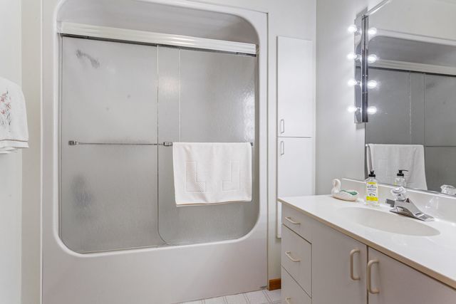 2402 N Nottingham Court, Champaign, IL 61821