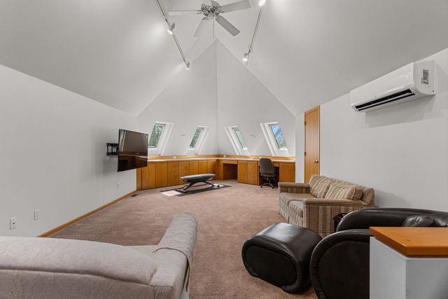 2402 N Nottingham Court, Champaign, IL 61821