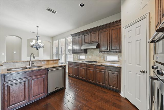 3060 England Parkway, Grand Prairie, TX 75054