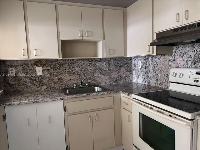 13331 SW 17th Ln 4-7, Miami, FL 33175