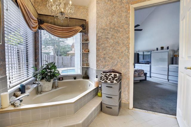 11584 Waterford Ct, Cooper City, FL 33026