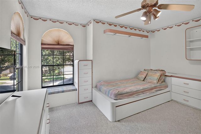 11584 Waterford Ct, Cooper City, FL 33026